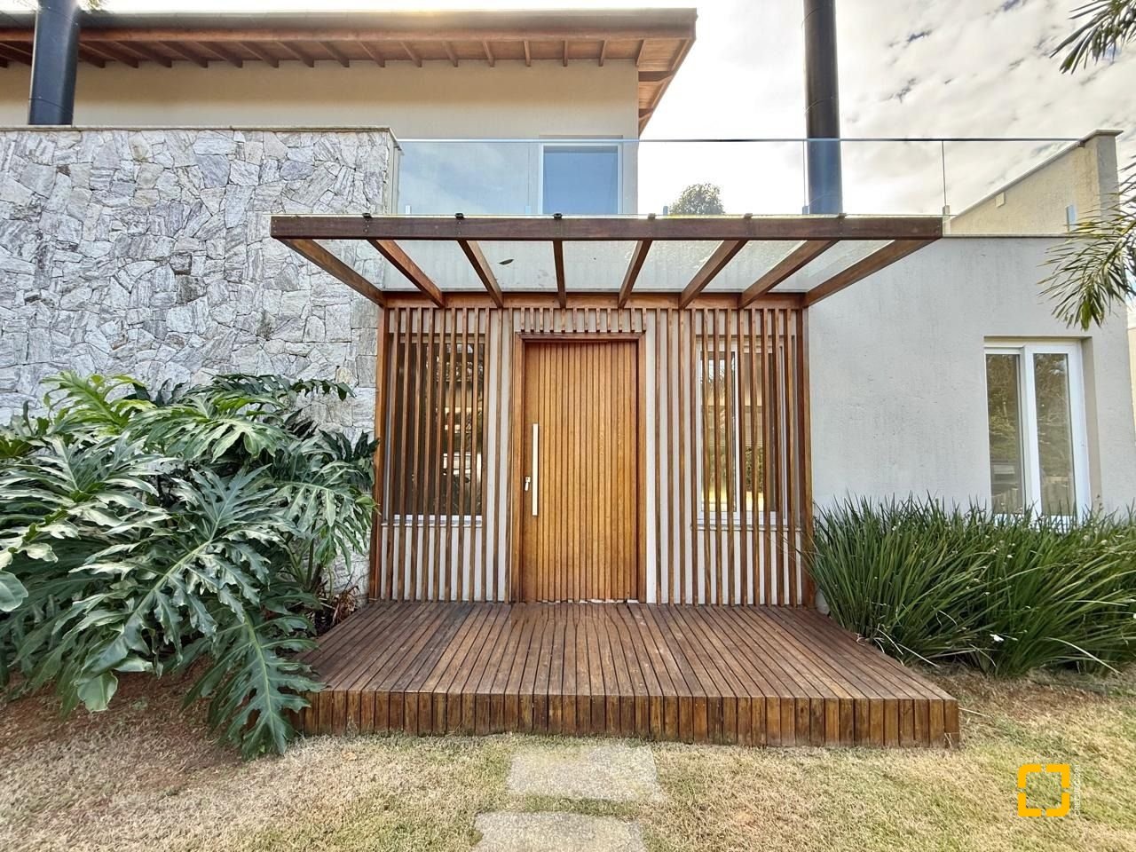 Casa de Condomínio com 197m², 4 quartos (sendo 4 suítes), 3 garagens, no bairro Limpa em Garopaba