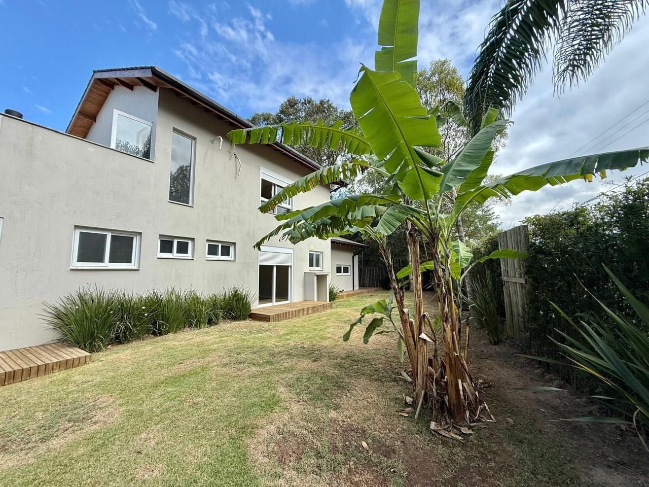 Casa de Condomínio com 197m², 4 quartos (sendo 4 suítes), 3 garagens, no bairro Limpa em Garopaba