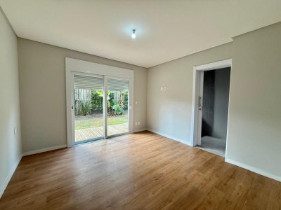 Casa de Condomínio com 197m², 4 quartos (sendo 4 suítes), 3 garagens, no bairro Limpa em Garopaba