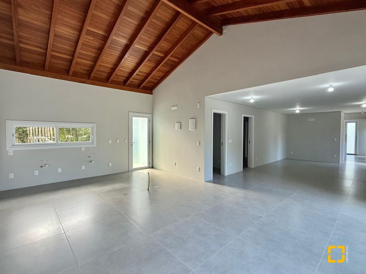 Casa de Condomínio com 197m², 4 quartos (sendo 4 suítes), 3 garagens, no bairro Limpa em Garopaba