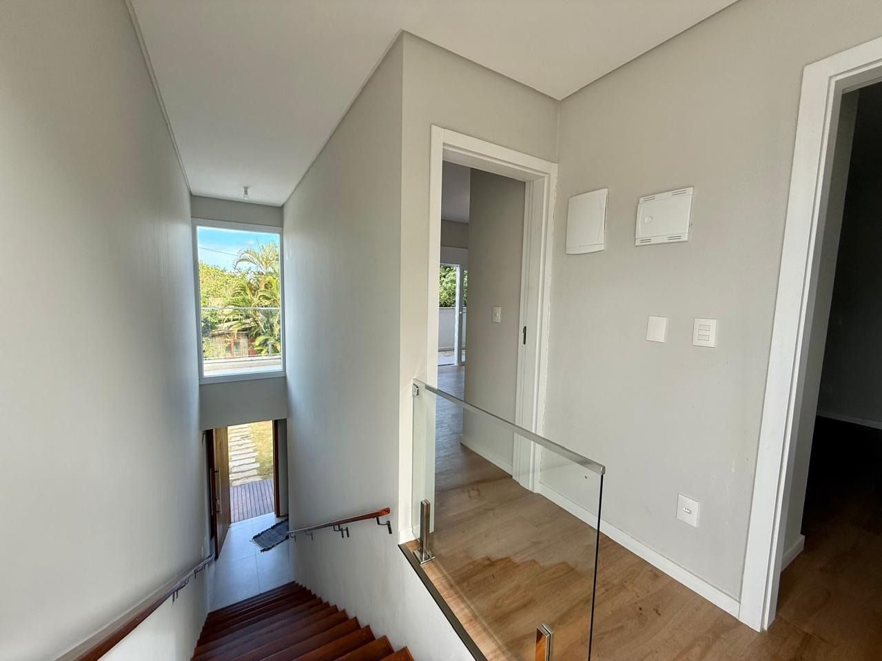 Casa de Condomínio com 197m², 4 quartos (sendo 4 suítes), 3 garagens, no bairro Limpa em Garopaba