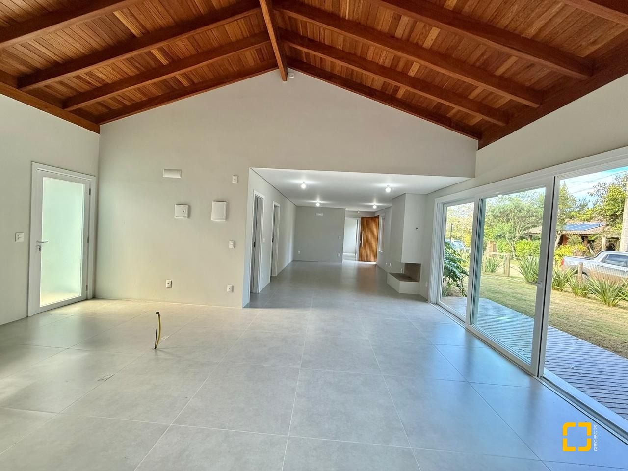Casa de Condomínio com 197m², 4 quartos (sendo 4 suítes), 3 garagens, no bairro Limpa em Garopaba