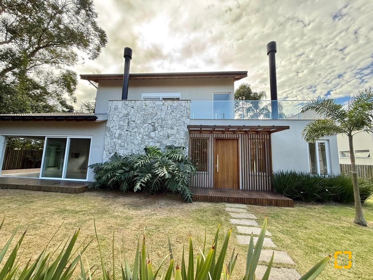 Casa de Condomínio com 197m², 4 quartos (sendo 4 suítes), 3 garagens, no bairro Limpa em Garopaba