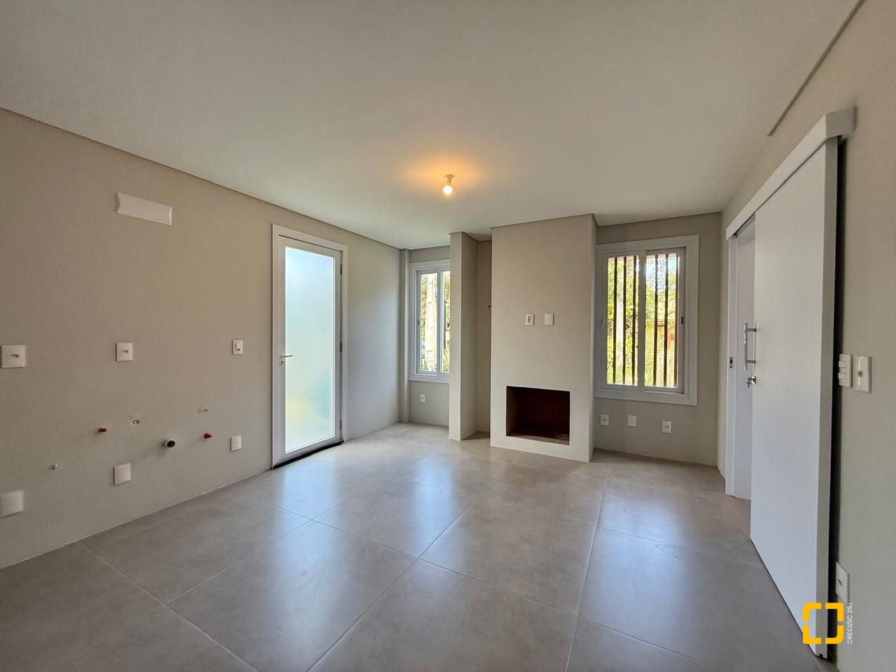 Casa de Condomínio com 197m², 4 quartos (sendo 4 suítes), 3 garagens, no bairro Limpa em Garopaba