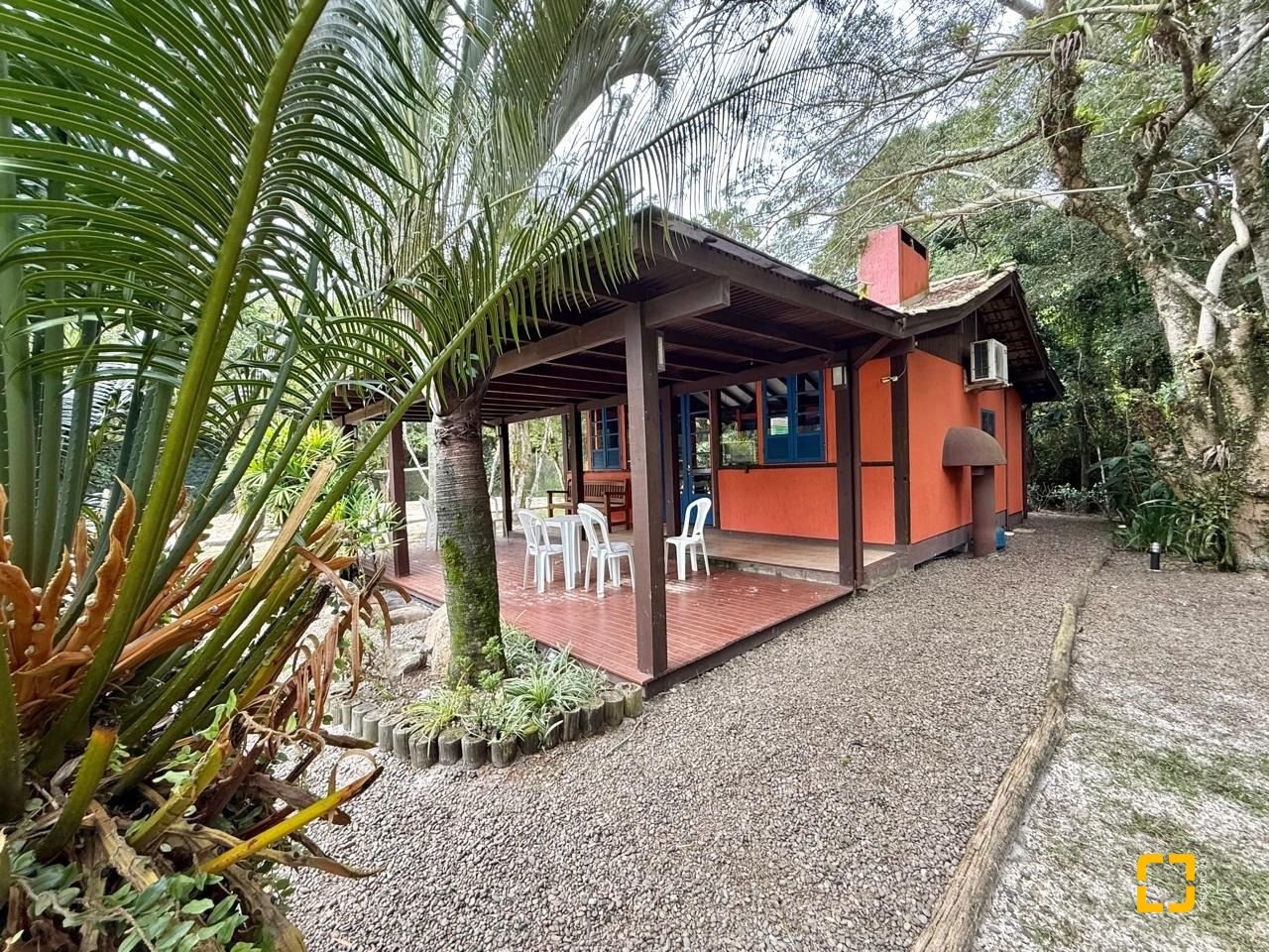 Casa de Condomínio com 197m², 4 quartos (sendo 4 suítes), 3 garagens, no bairro Limpa em Garopaba