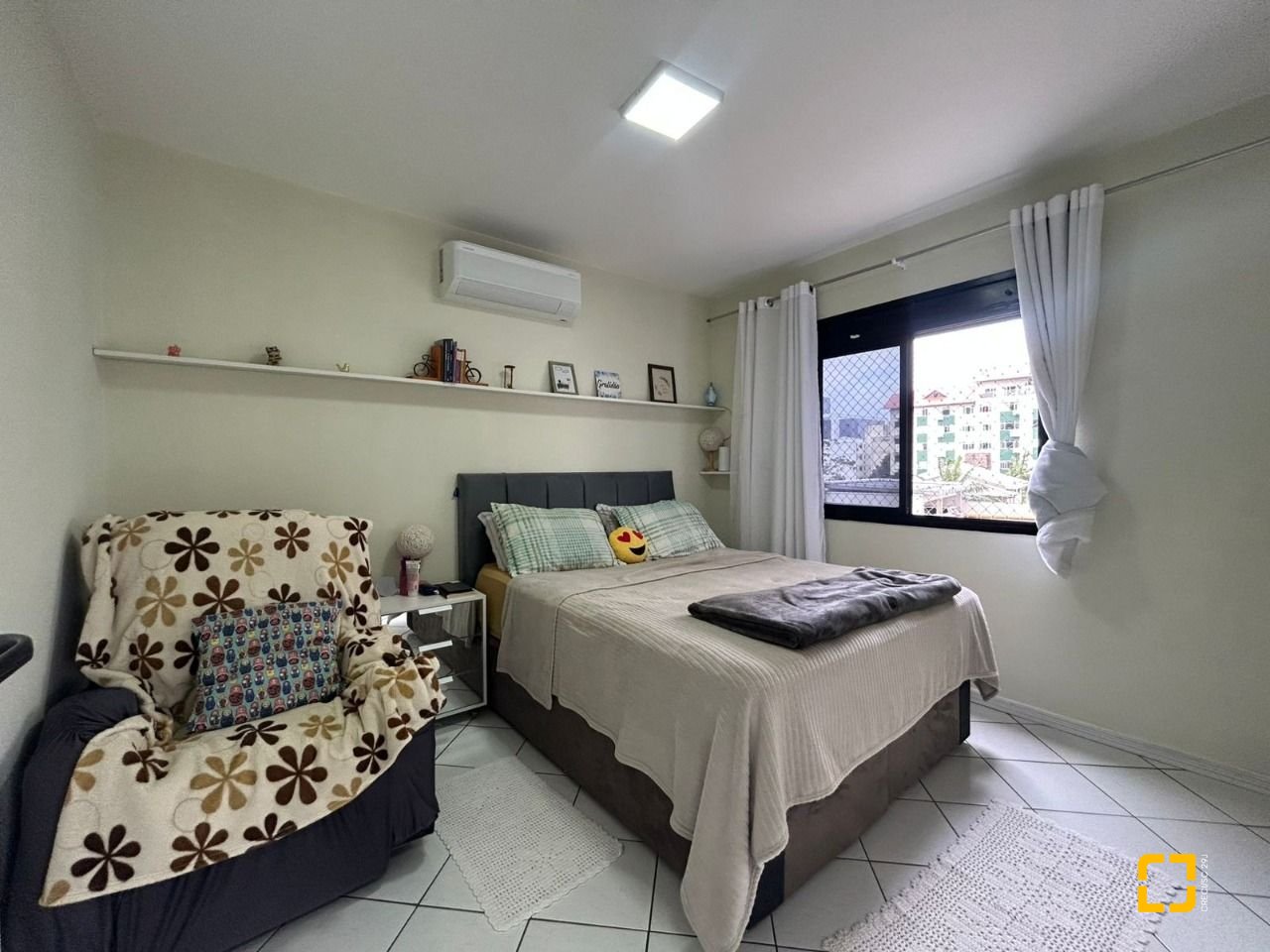 Apartamento com 75m², 3 quartos (sendo 1 suíte), 1 garagem, no bairro Estreito em Florianópolis