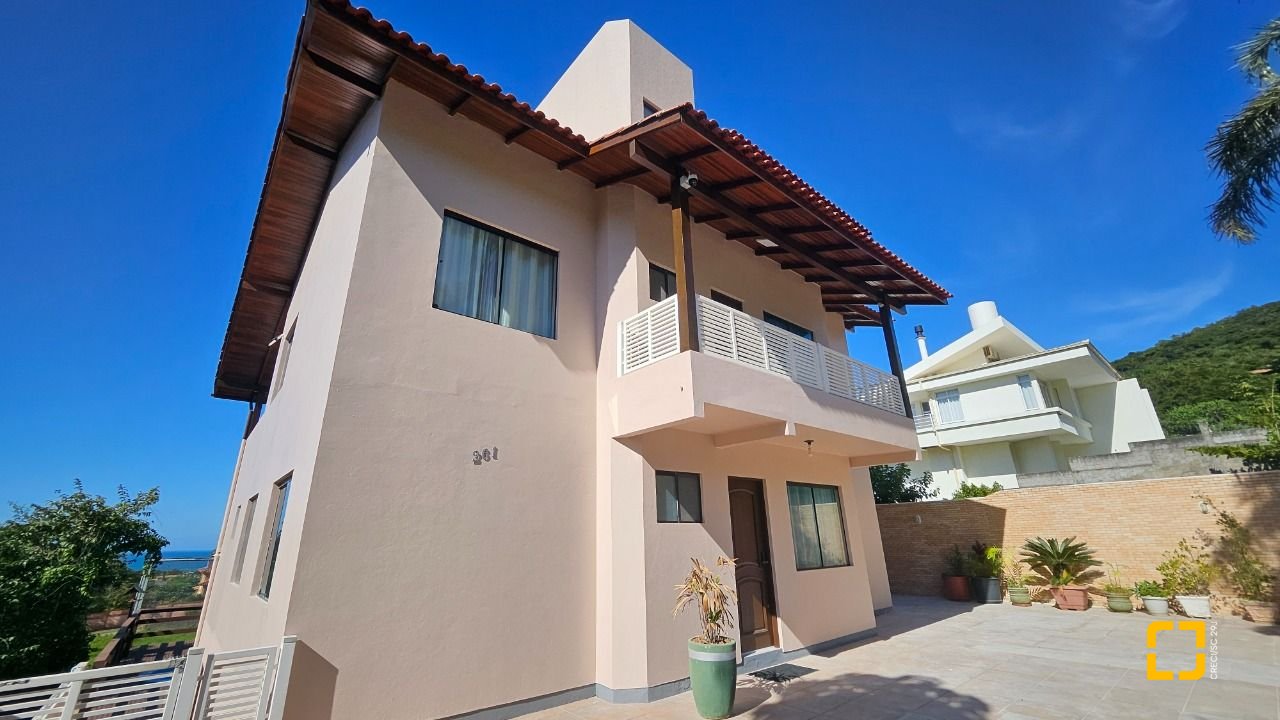Casa com 288m², 6 quartos (sendo 2 suítes), 2 garagens, no bairro Praia Brava em Florianópolis