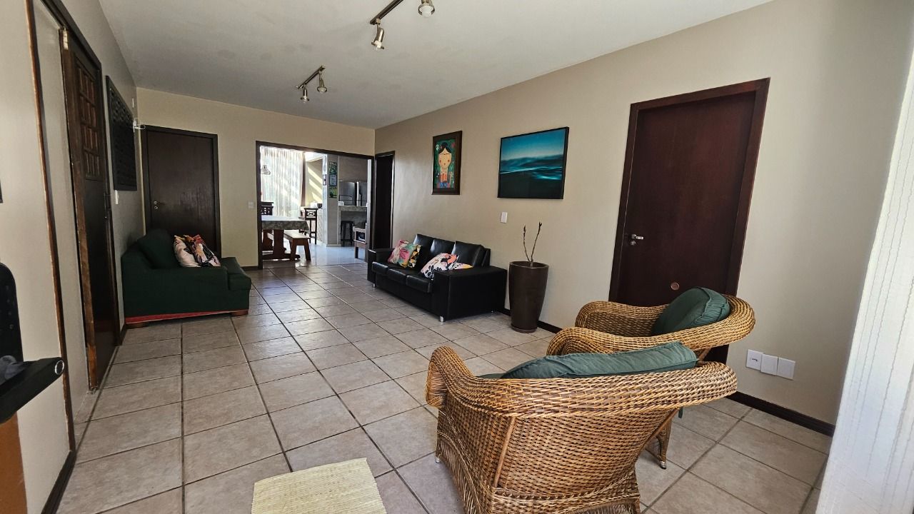 Casa com 288m², 6 quartos (sendo 2 suítes), 2 garagens, no bairro Praia Brava em Florianópolis