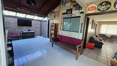 Casa com 288m², 6 quartos (sendo 2 suítes), 2 garagens, no bairro Praia Brava em Florianópolis
