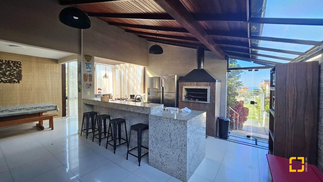 Casa com 288m², 6 quartos (sendo 2 suítes), 2 garagens, no bairro Praia Brava em Florianópolis