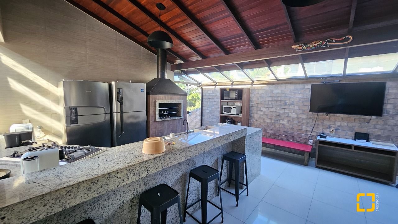 Casa com 288m², 6 quartos (sendo 2 suítes), 2 garagens, no bairro Praia Brava em Florianópolis