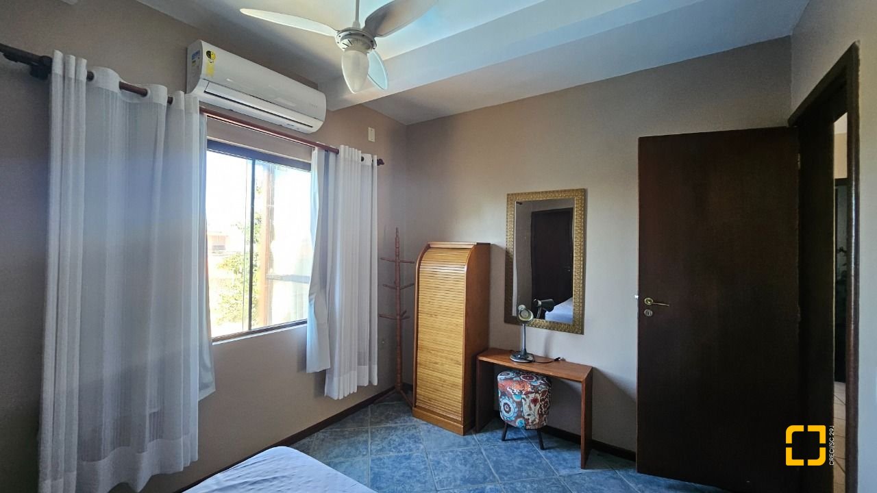 Casa com 288m², 6 quartos (sendo 2 suítes), 2 garagens, no bairro Praia Brava em Florianópolis