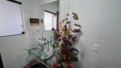 Casa com 288m², 6 quartos (sendo 2 suítes), 2 garagens, no bairro Praia Brava em Florianópolis