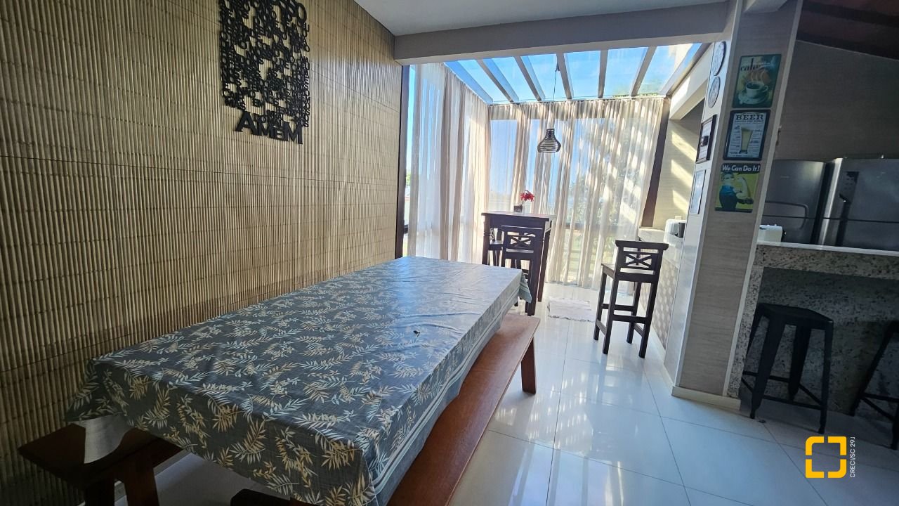 Casa com 288m², 6 quartos (sendo 2 suítes), 2 garagens, no bairro Praia Brava em Florianópolis