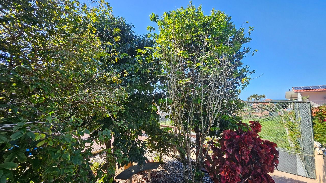 Casa com 288m², 6 quartos (sendo 2 suítes), 2 garagens, no bairro Praia Brava em Florianópolis