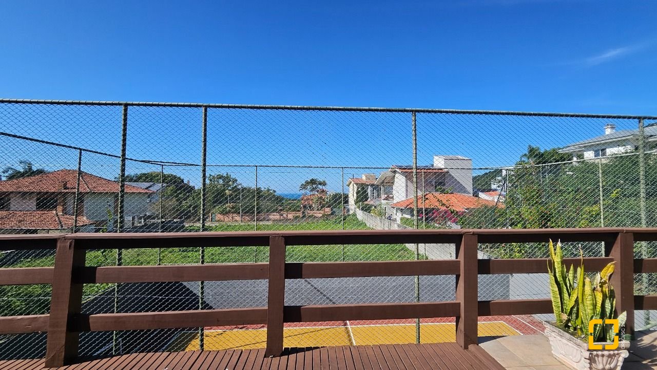 Casa com 288m², 6 quartos (sendo 2 suítes), 2 garagens, no bairro Praia Brava em Florianópolis