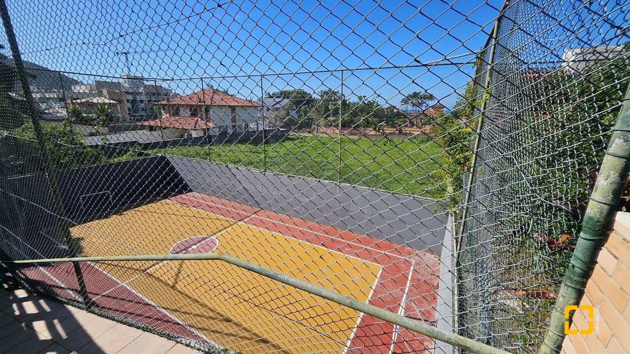 Casa com 288m², 6 quartos (sendo 2 suítes), 2 garagens, no bairro Praia Brava em Florianópolis