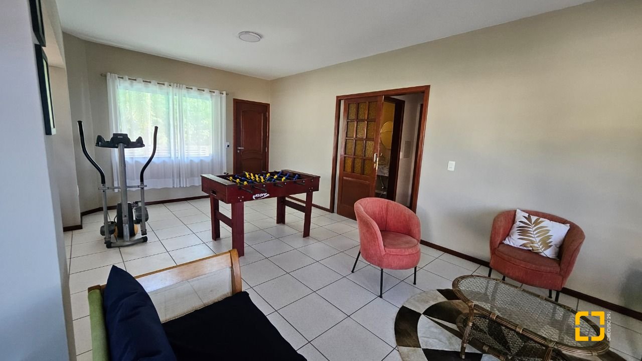 Casa com 288m², 6 quartos (sendo 2 suítes), 2 garagens, no bairro Praia Brava em Florianópolis