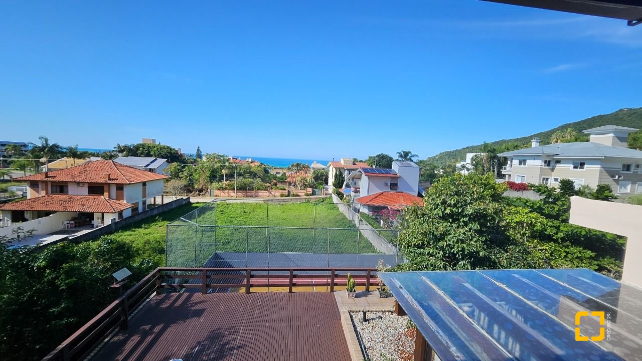 Casa com 288m², 6 quartos (sendo 2 suítes), 2 garagens, no bairro Praia Brava em Florianópolis