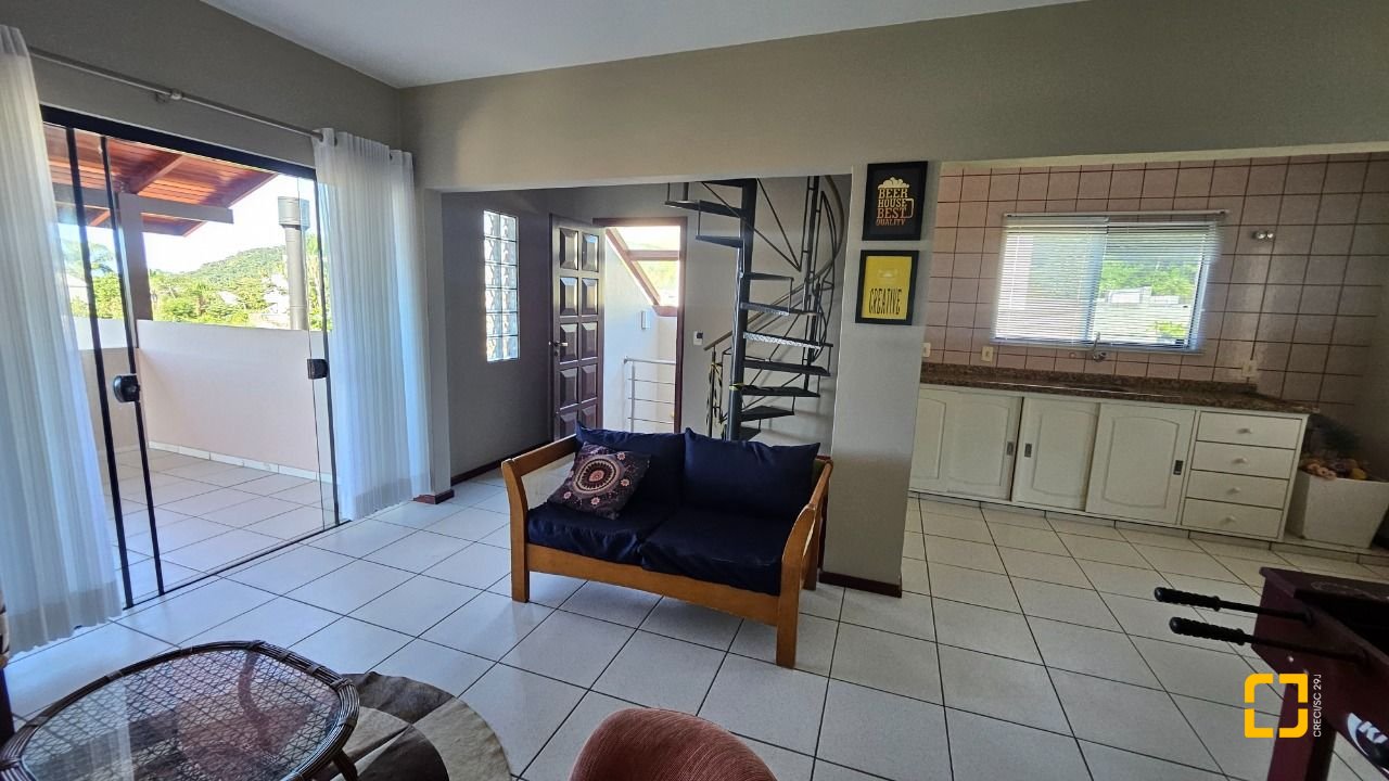 Casa com 288m², 6 quartos (sendo 2 suítes), 2 garagens, no bairro Praia Brava em Florianópolis