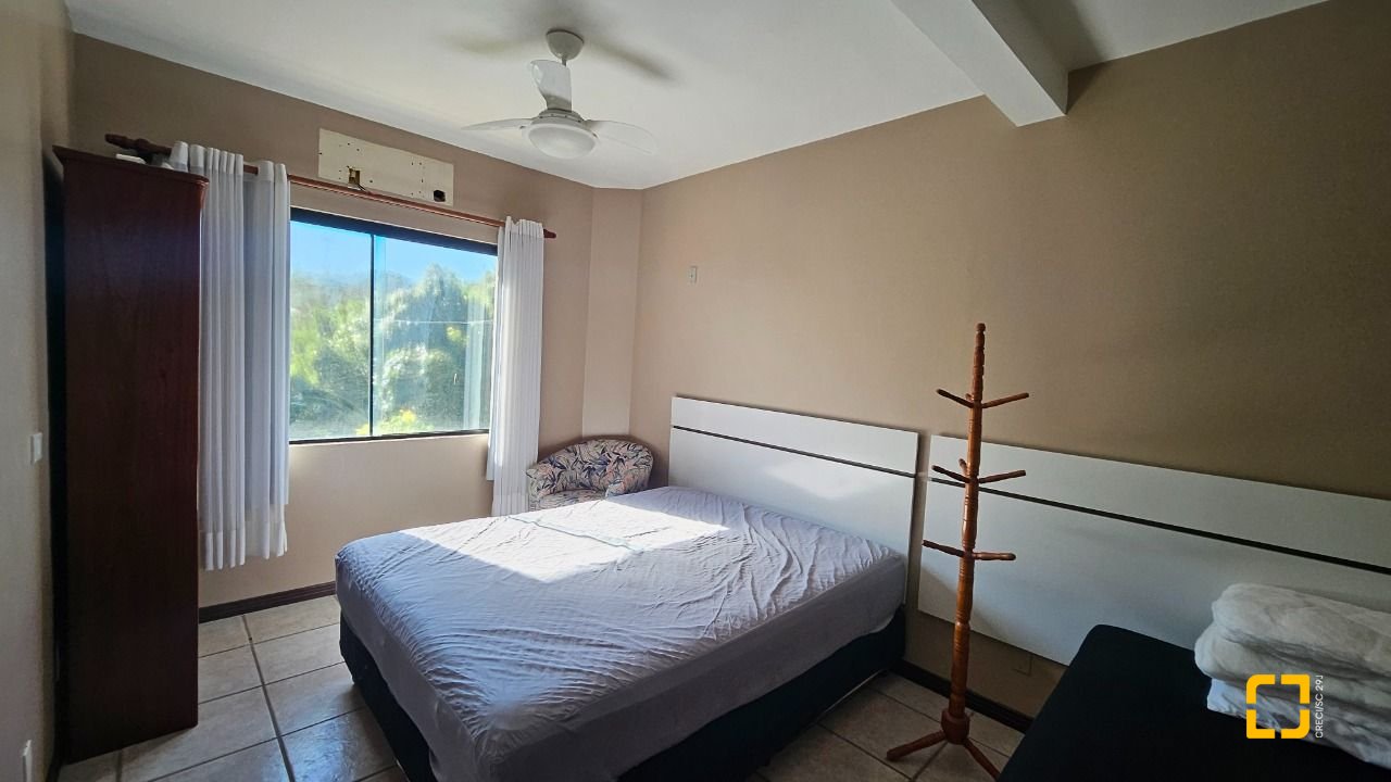 Casa com 288m², 6 quartos (sendo 2 suítes), 2 garagens, no bairro Praia Brava em Florianópolis