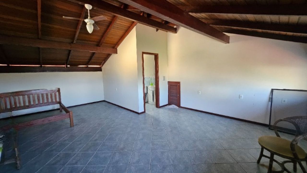Casa com 288m², 6 quartos (sendo 2 suítes), 2 garagens, no bairro Praia Brava em Florianópolis
