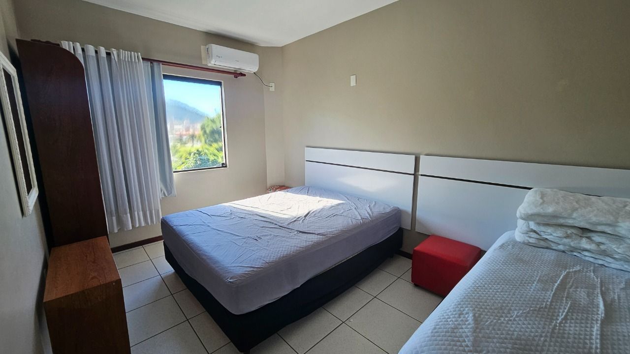 Casa com 288m², 6 quartos (sendo 2 suítes), 2 garagens, no bairro Praia Brava em Florianópolis