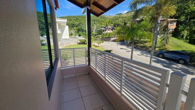 Casa com 288m², 6 quartos (sendo 2 suítes), 2 garagens, no bairro Praia Brava em Florianópolis