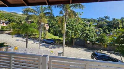 Casa com 288m², 6 quartos (sendo 2 suítes), 2 garagens, no bairro Praia Brava em Florianópolis