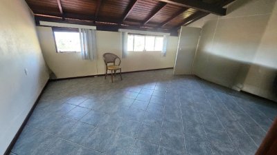 Casa com 288m², 6 quartos (sendo 2 suítes), 2 garagens, no bairro Praia Brava em Florianópolis