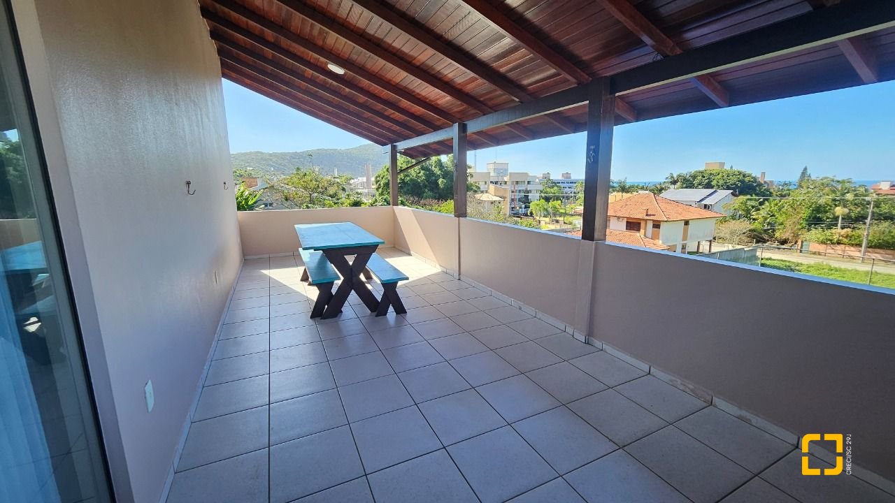 Casa com 288m², 6 quartos (sendo 2 suítes), 2 garagens, no bairro Praia Brava em Florianópolis