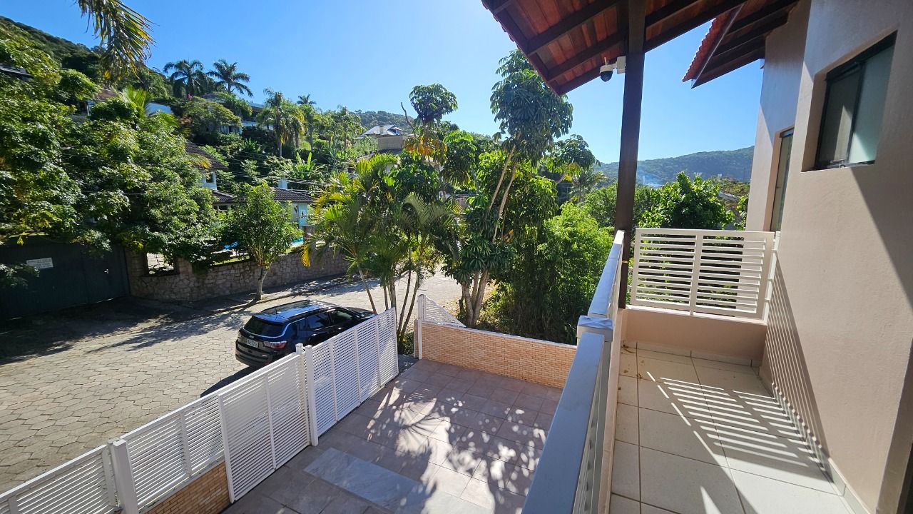 Casa com 288m², 6 quartos (sendo 2 suítes), 2 garagens, no bairro Praia Brava em Florianópolis