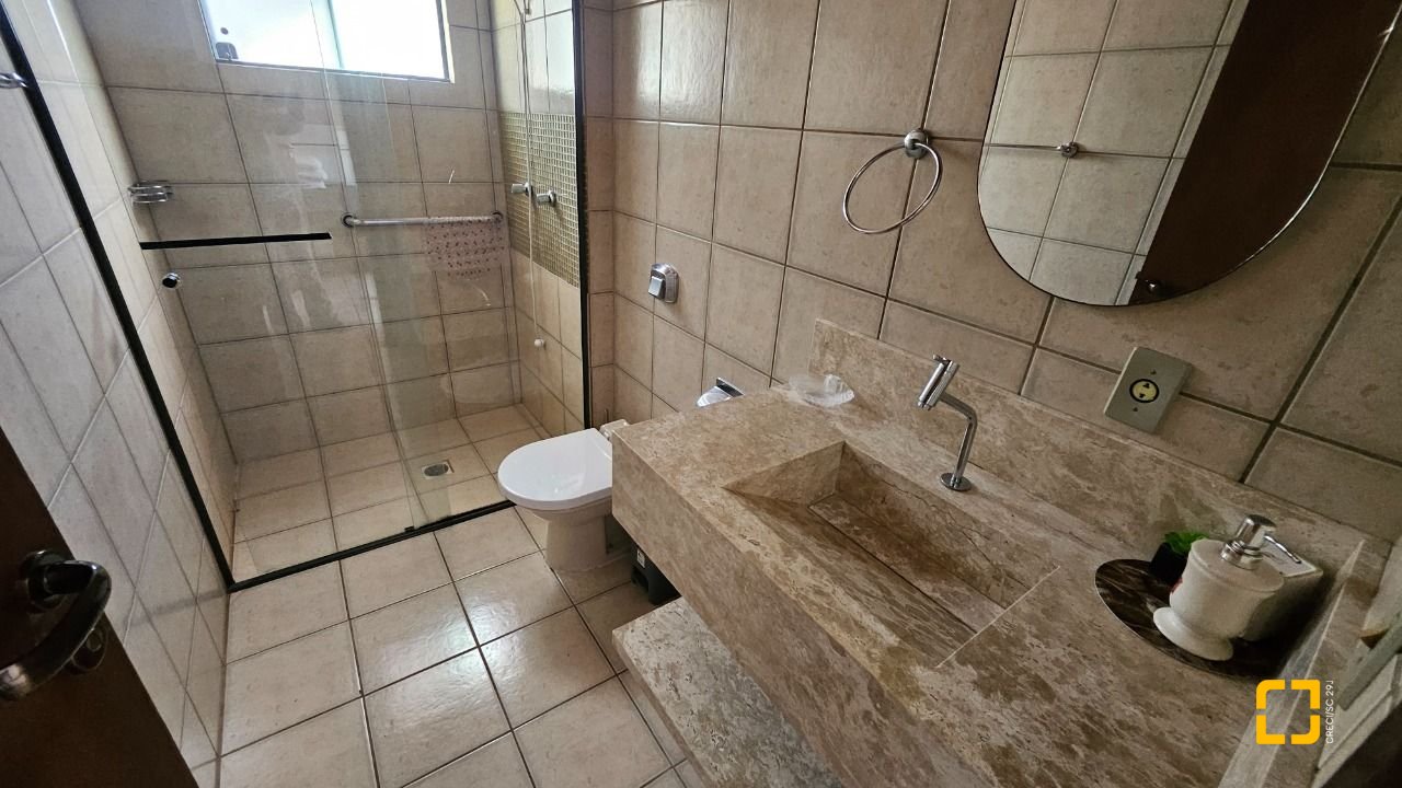 Casa com 288m², 6 quartos (sendo 2 suítes), 2 garagens, no bairro Praia Brava em Florianópolis