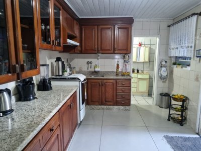 Casa com 180m², 4 quartos, 2 garagens, no bairro Bela Vista em São José