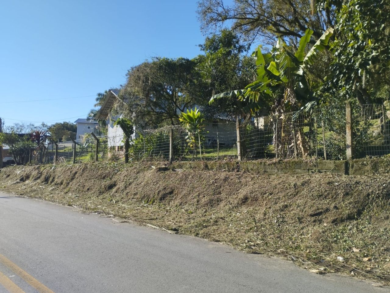 Terreno com 1061m², no bairro Ratones em Florianópolis