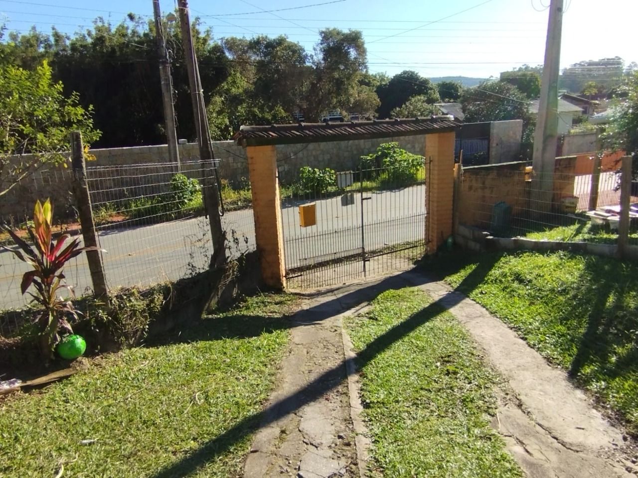 Terreno com 1061m², no bairro Ratones em Florianópolis