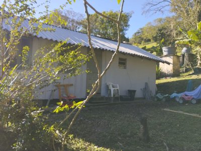 Terreno com 1061m², no bairro Ratones em Florianópolis