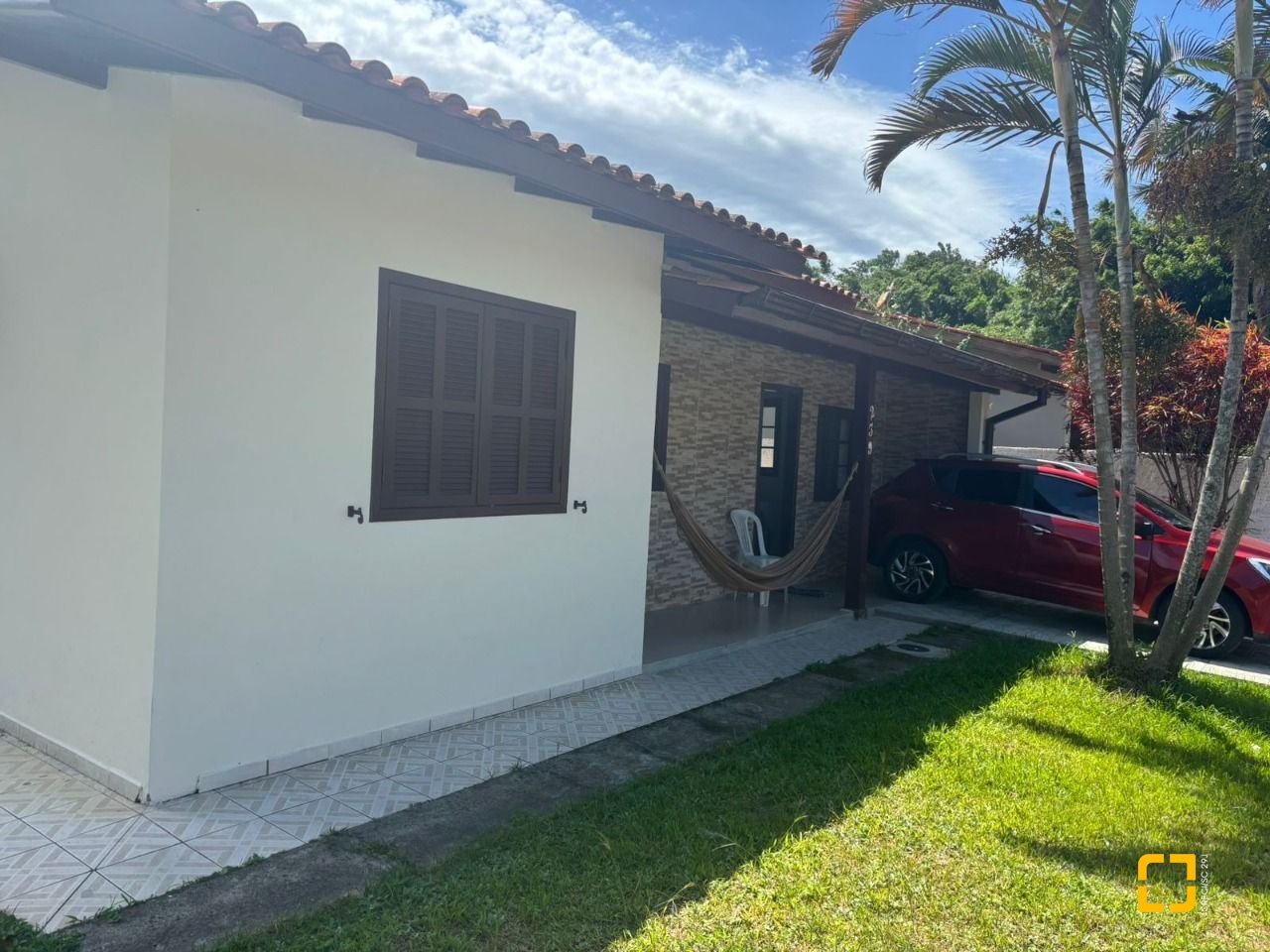 Casa com 120m², 4 quartos (sendo 2 suítes), 1 garagem, no bairro Ingleses em Florianópolis