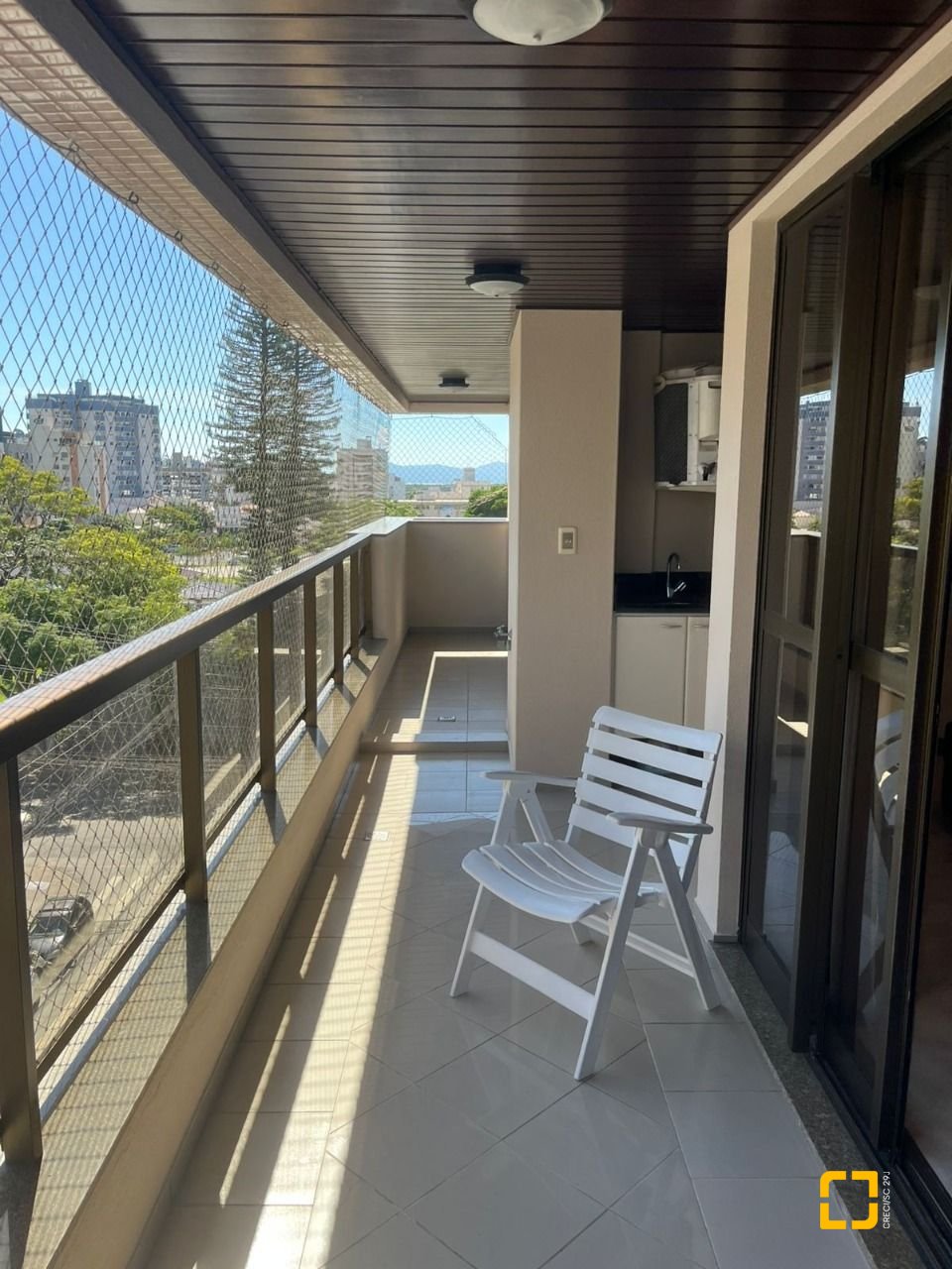 Cobertura com 327m², 5 quartos (sendo 2 suítes), 3 garagens, no bairro Trindade em Florianópolis