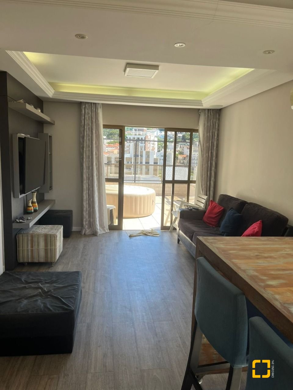 Cobertura com 327m², 5 quartos (sendo 2 suítes), 3 garagens, no bairro Trindade em Florianópolis