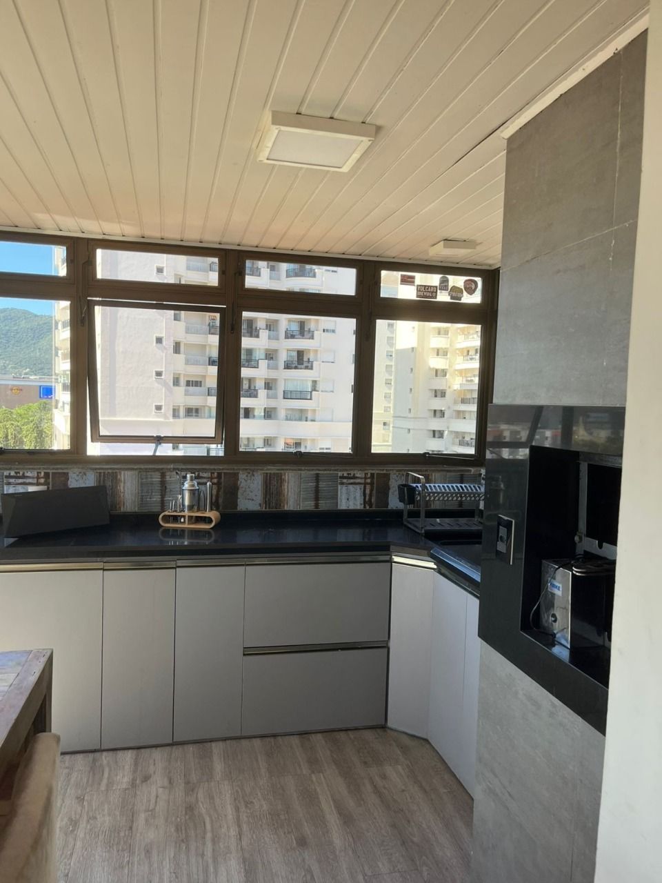 Cobertura com 327m², 5 quartos (sendo 2 suítes), 3 garagens, no bairro Trindade em Florianópolis