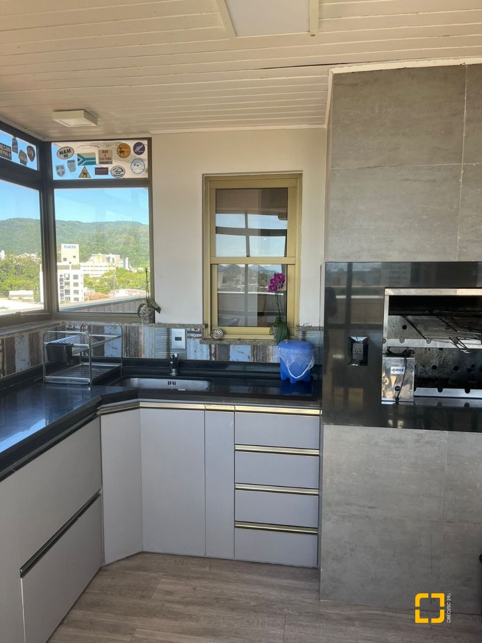 Cobertura com 327m², 5 quartos (sendo 2 suítes), 3 garagens, no bairro Trindade em Florianópolis