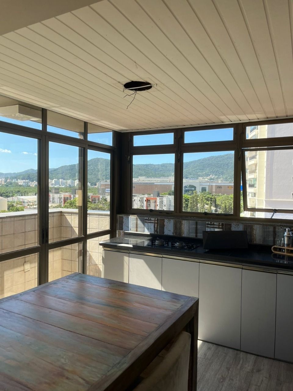 Cobertura com 327m², 5 quartos (sendo 2 suítes), 3 garagens, no bairro Trindade em Florianópolis