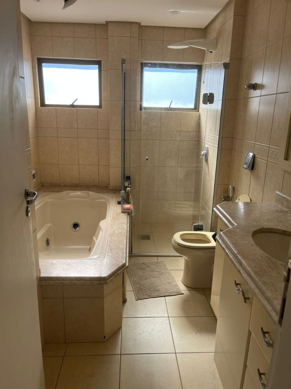 Cobertura com 327m², 5 quartos (sendo 2 suítes), 3 garagens, no bairro Trindade em Florianópolis
