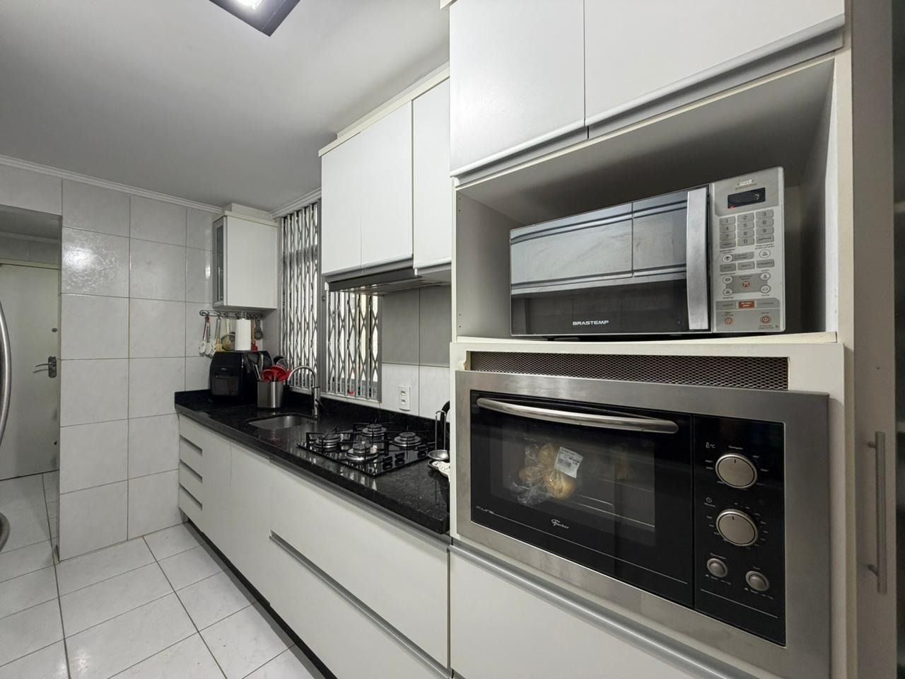 Apartamento com 106m², 4 quartos (sendo 1 suíte), 1 garagem, no bairro Centro em Florianópolis