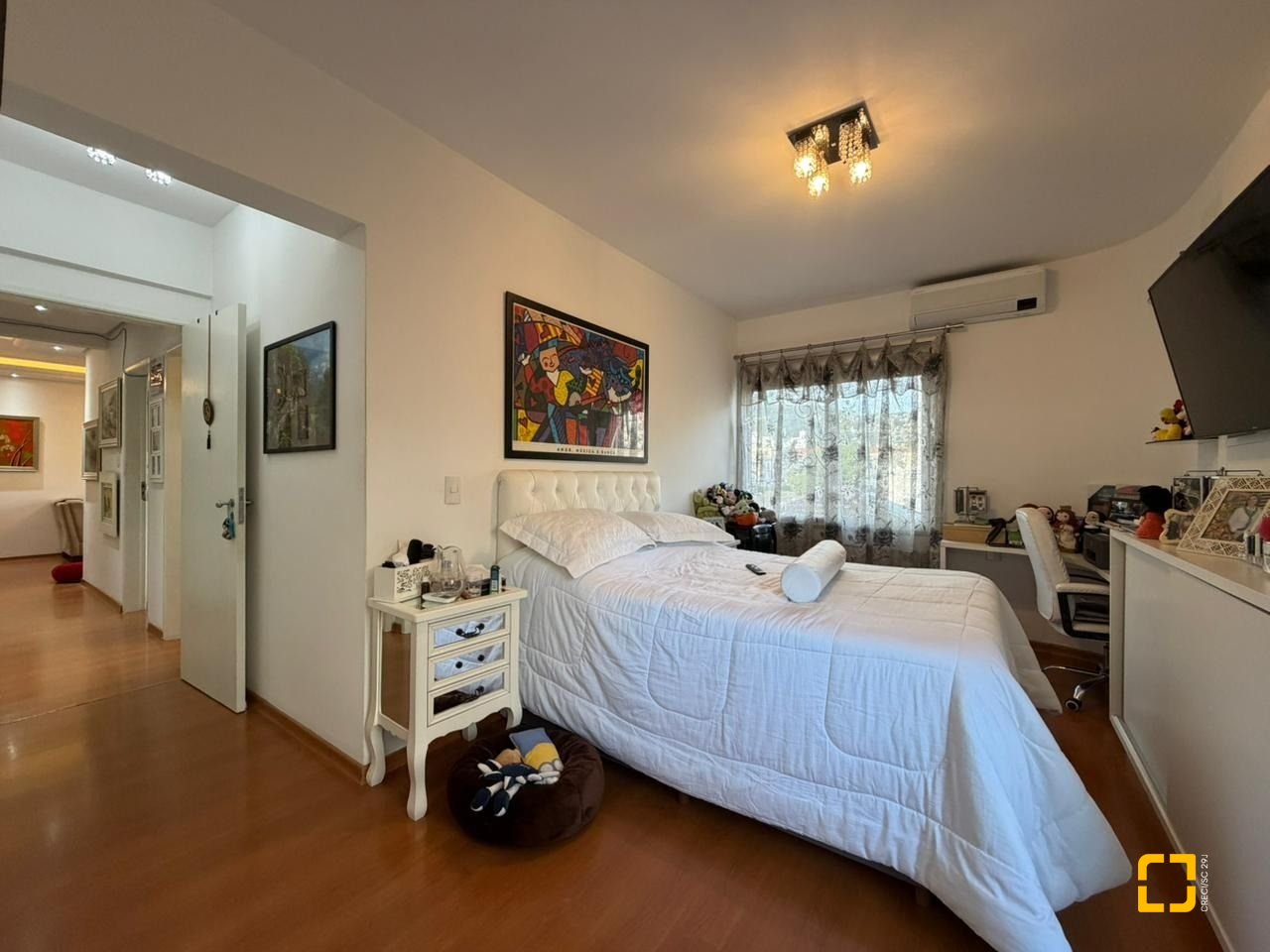 Apartamento com 106m², 4 quartos (sendo 1 suíte), 1 garagem, no bairro Centro em Florianópolis