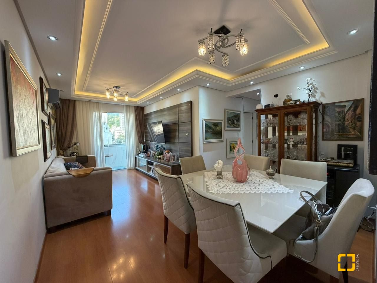 Apartamento com 106m², 4 quartos (sendo 1 suíte), 1 garagem, no bairro Centro em Florianópolis