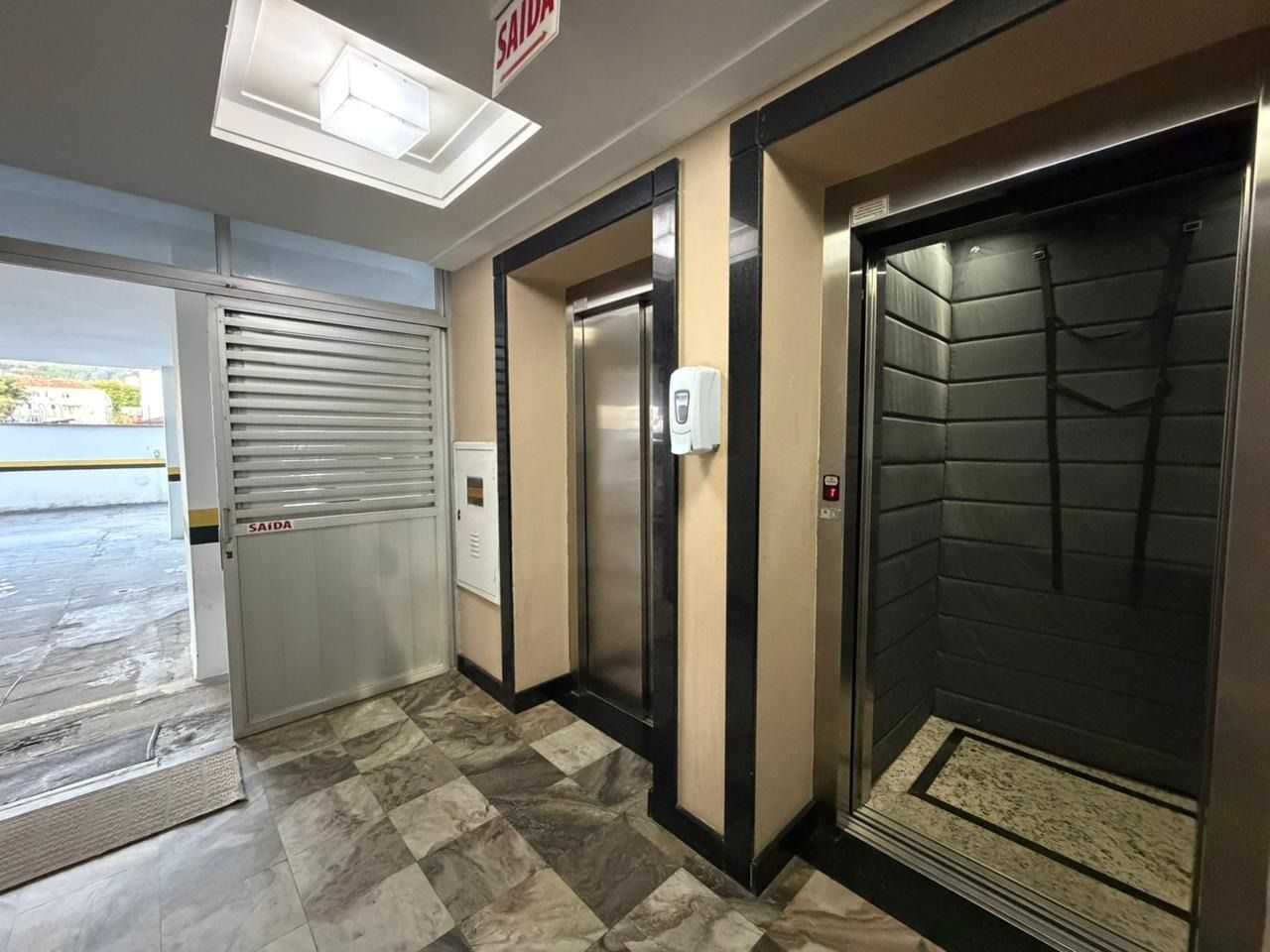Apartamento com 106m², 4 quartos (sendo 1 suíte), 1 garagem, no bairro Centro em Florianópolis