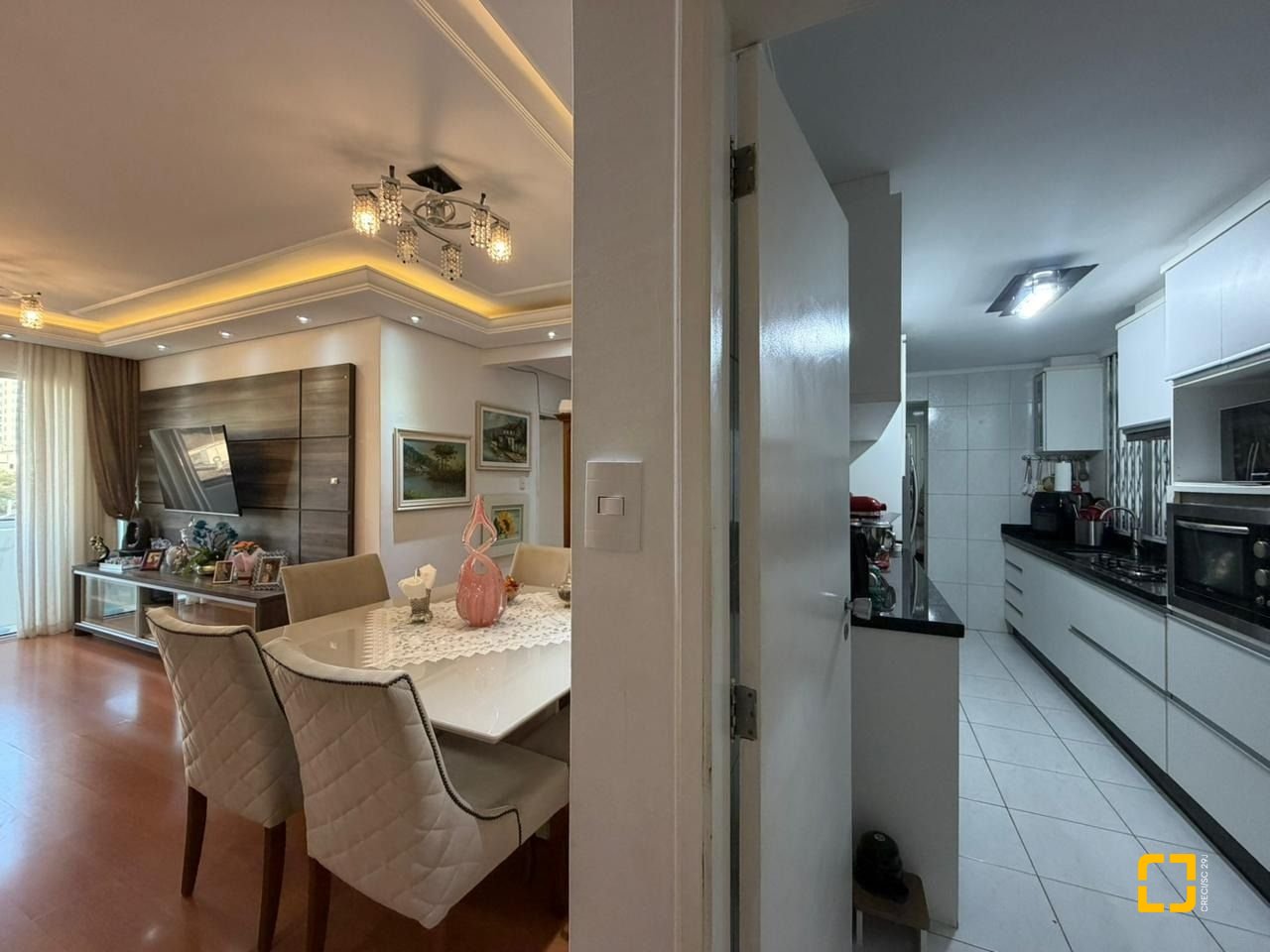 Apartamento com 106m², 4 quartos (sendo 1 suíte), 1 garagem, no bairro Centro em Florianópolis