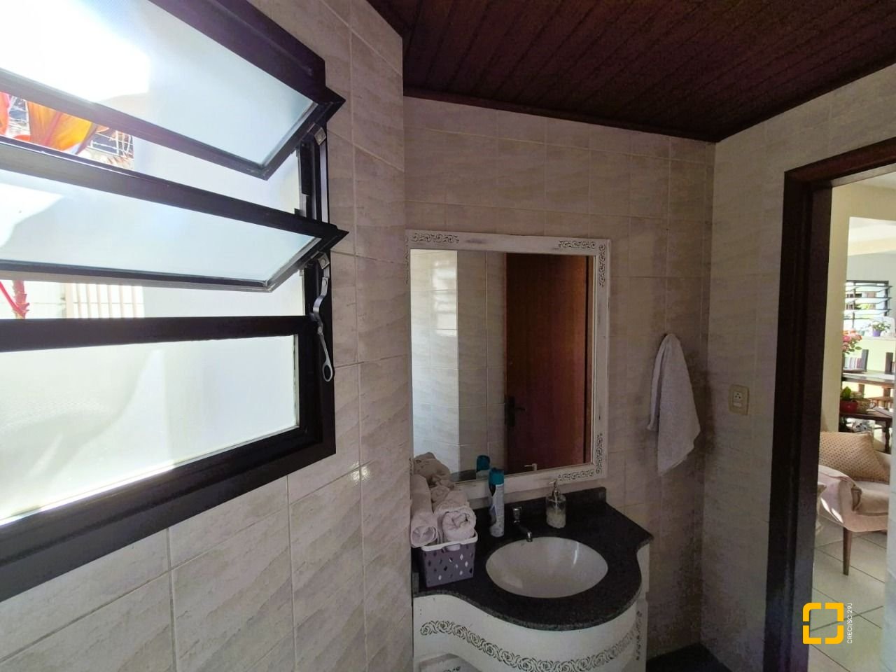 Casa com 230m², 4 quartos (sendo 2 suítes), 2 garagens, no bairro Agronômica em Florianópolis